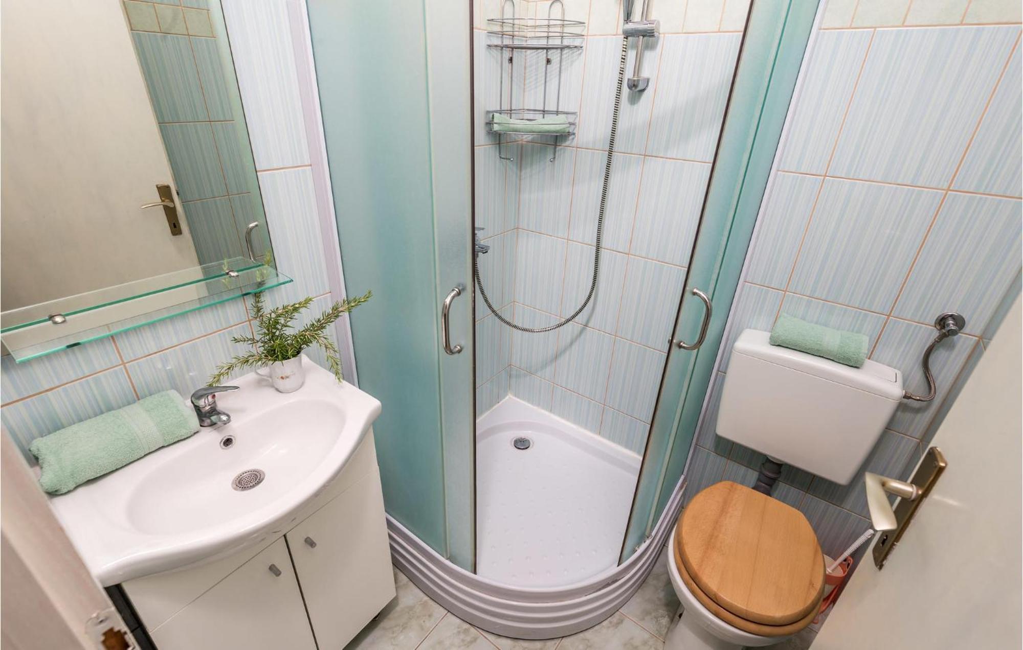 Beautiful Apartment In Potocnica With Wifi Borovici Exterior photo