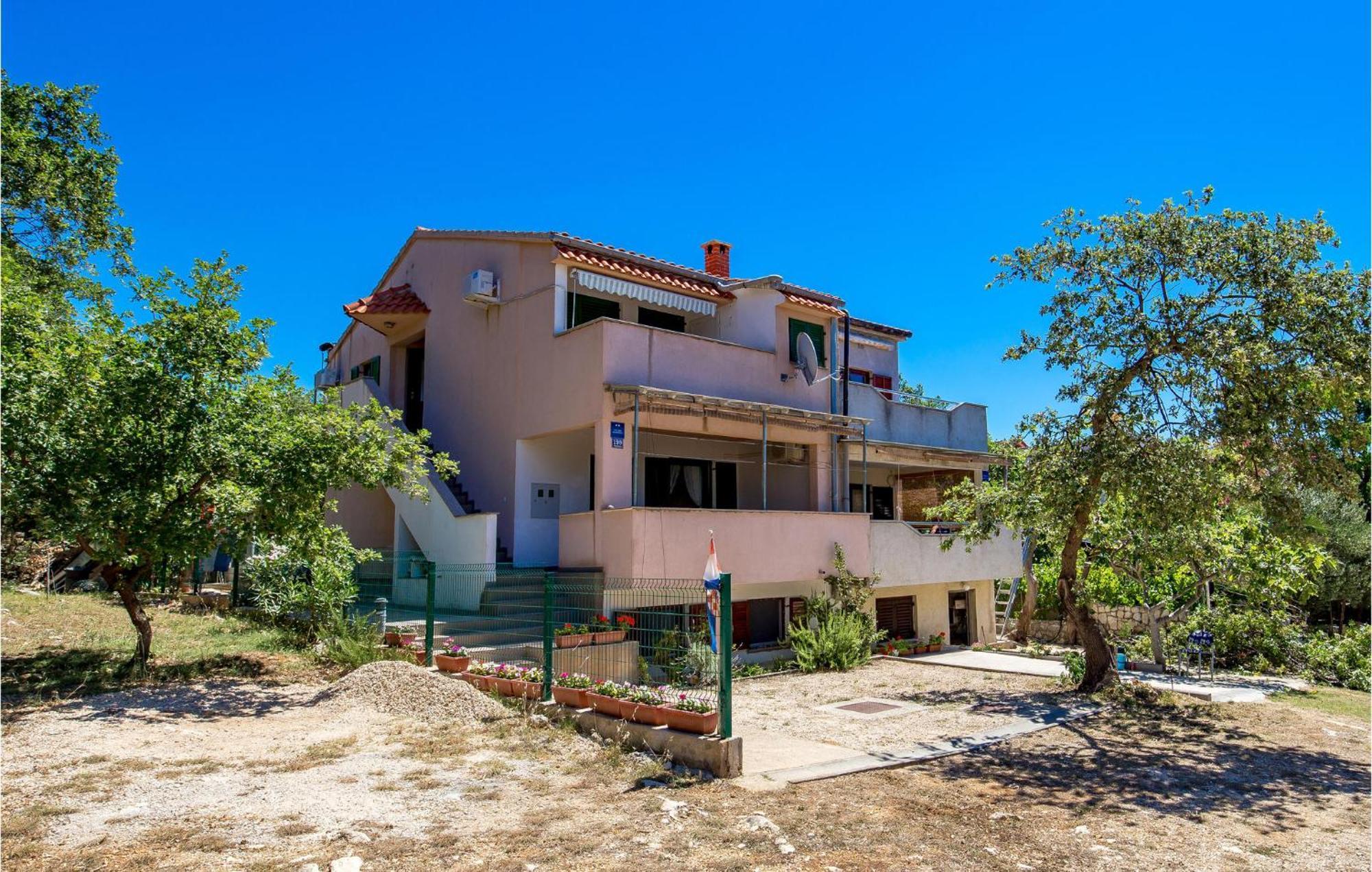 Beautiful Apartment In Potocnica With Wifi Borovici Exterior photo